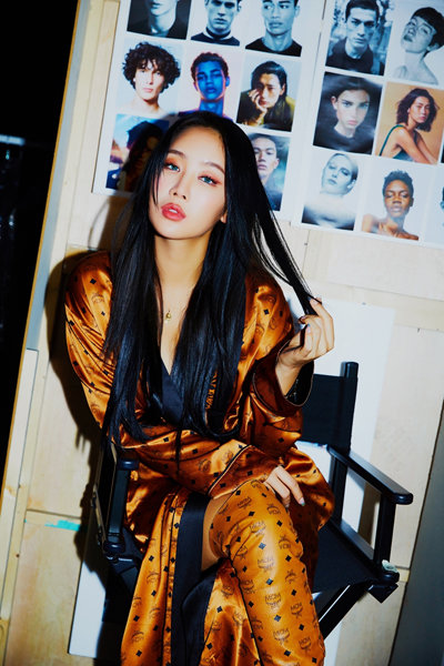 가수 소유가 1년 9개월 만에 신곡 ‘가라고’를 내놓고 ‘서머 퀸’에 도전한다. “강렬함을 가장 어필하고 싶었다”는 소유가 꺼내든 새로운 키워드는 바로 ‘파격’과 ‘변신’이다. 사진제공｜스타쉽엔터테인먼트