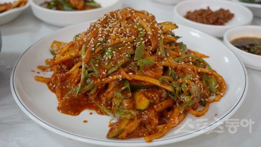 여수 백천선어마을의 서대회무침. 사진｜김재범 기자 oldfield@donga.com