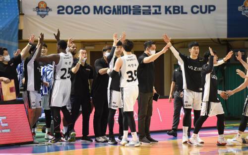 20일 군산월명체육관에서 열린 2020 MG새마을금고 KBL컵 LG-현대모비스 경기 사진제공 | KBL