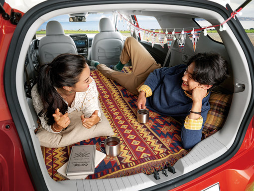 트렁크 공간의 최대 길이는 1879mm로 성인 남성도 편안하게 누워 차박이 가능하다. 사진제공｜쌍용자동차