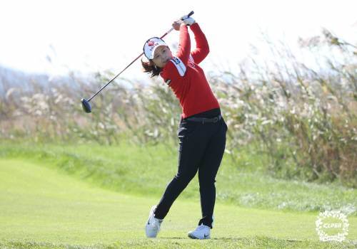 최혜진이 24일 전남 영암의 사우스링스 영암CC에서 열린 ‘2020 휴엔케어 여자오픈‘ 2라운드 3번 홀에서 드라이버 티샷을 하고 있다. 사진제공 | KLPGA