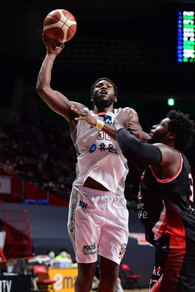 전자랜드 헨리 심스. 사진제공|KBL