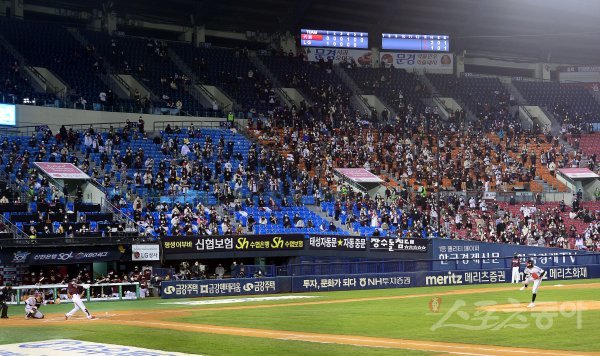 2일 서울 잠실야구장에서 ‘2020 신한은행 SOL KBO 리그’ LG 트윈스와 키움 히어로즈의 와일드카드 결정전 1차전 경기가 열렸다. 스포츠동아DB