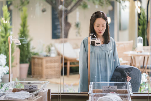 결혼은 현실이다. 최근 결혼과 육아, 출산에 대한 사회적 분위기를 그린 드라마와 예능프로그램이 시청자들 사이에서 인기다. 사진은 tvN 드라마 ‘산후조리원’의 한 장면. 사진제공｜tvN