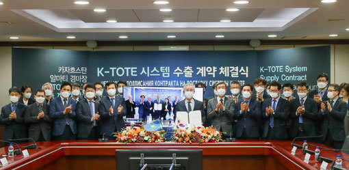 한국마사회 관계자들이 20일 카자흐스탄 알마티 경마장 소유자인 텐그리인베스트먼트와 ‘K-TOTE 시스템 수출 계약 체결식’을 온라인으로 진행한 후 기념촬영을 하고 있다. 사진제공|한국마사회