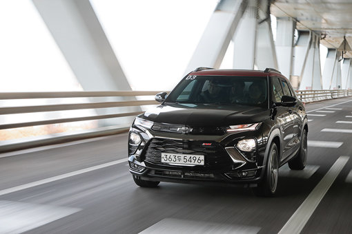 쉐보레 트레일블레이저는 다양한 라이프스타일에 두루 활용 가능한 점과 고급차 못지않은 첨단 옵션 적용, 뛰어난 가성비, 부담 적은 유지비 등으로 SUV 시장의 큰 손으로 떠오른 여성 소비자들에게 인기를 끌고 있다. 사진제공｜쉐보레