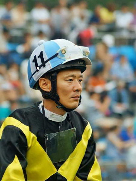 신축년 새해를 앞두고 남다른 각오로 새해를 준비하고 있는 ‘소띠 경마스타’들. 조교전문기수로 제2의 전성기를 펼쳐가고 있는 1973년생 윤영민 기수. 사진제공｜한국마사회