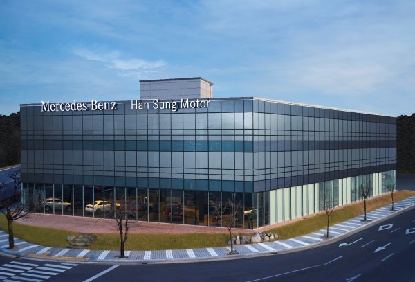 메르세데스-벤츠 강릉 전시장 및 서비스센터(한성자동차) 외부 전경. 사진제공｜메르세데스-벤츠 코리아