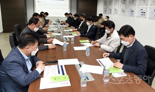 한국배구연맹은 16일 서울 마포구 KGIT센터에서 최근 불거진 배구계의 학교 폭력과 관련해 근절 및 예방안을 논의하기 위한 비상대책회의를 소집했다. 김종원 기자 won@donga.com