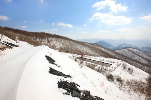 운탄고도라는 석탄산업의 자취도 만날 수 있는 함백산 줄기따라 형성된 하이원 하늘길. 정선｜김재범 기자 oldfield@donga.com