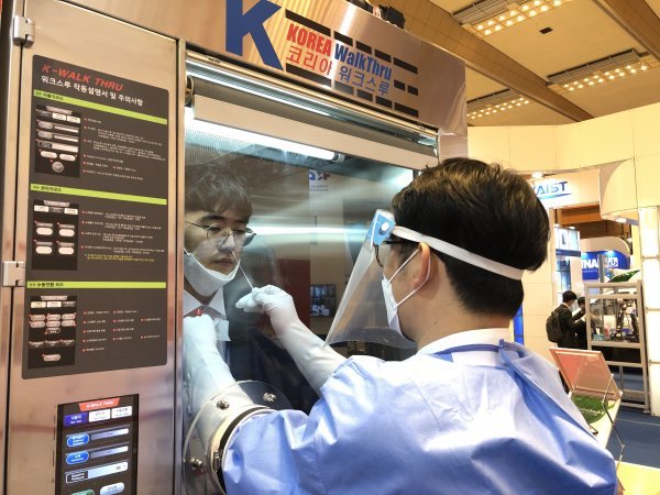 워크스루 시스템 시연 모습