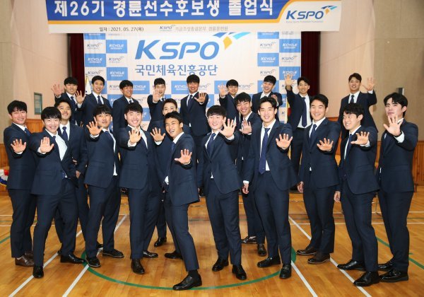 최근 레이스에 데뷔한 26기 신인들의 경륜훈련원 졸업식 모습. 데뷔전에서는 아쉬운 성적표를 받았지만, 장기적으로는 발전 가능성이 크다는 평가를 듣고 있다. 사진제공|국민체육진흥공단