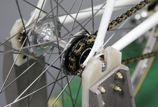 고정기어인 경륜용 자전거 뒷바퀴