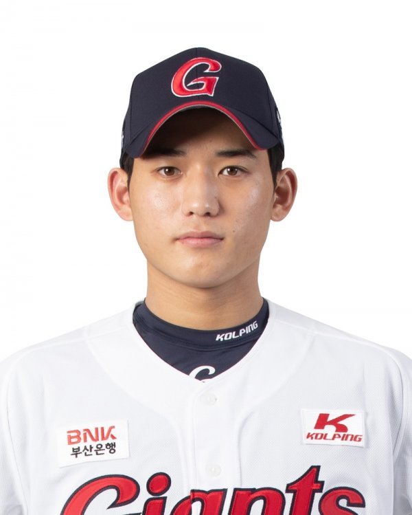 7월말 트레이드로 롯데 유니폼을 입은 이강준이 2군 데뷔전에서 1이닝 무실점 깔끔투를 기록했다. 사진제공|롯데 자이언츠