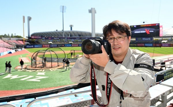 지용현 사진 작가. 수원 | 김종원 기자 won@donga.com