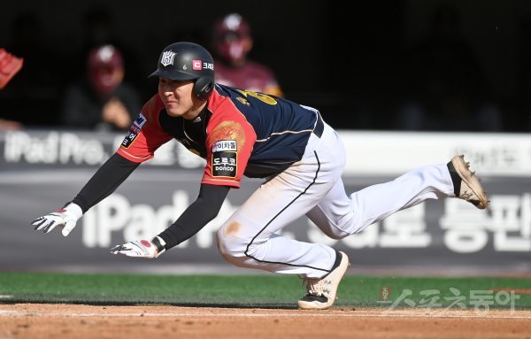 24일 수원KT위즈파크에서 '2021 신한은행 SOL KBO리그' 키움 히어로즈와 KT 위즈 경기가 열렸다. KT 유한준. 수원 | 김종원 기자 won@donga.com