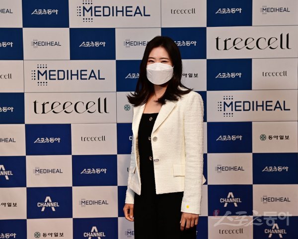 ‘메디힐과 함께하는 2021 동아스포츠대상‘ 시상식이 6일 서울 중구 롯데호텔서울 크리스탈볼룸에서 개최됐다. 시상식 포토월에서 박민지가 기념 촬영을 하고 있다. 주현희 기자 teth1147@donga.com