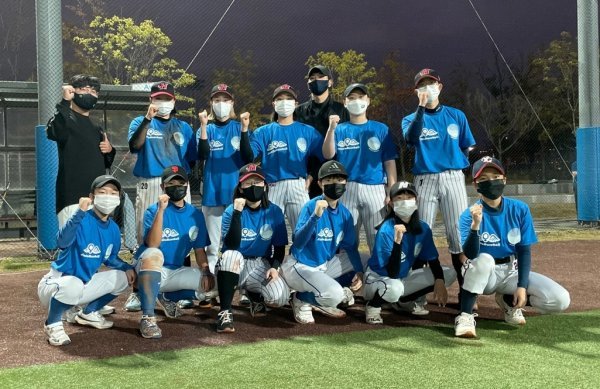 여자야구 선수 김라경이 활약하고 저스트두베이스볼 멤버들. 사진제공 | 김라경