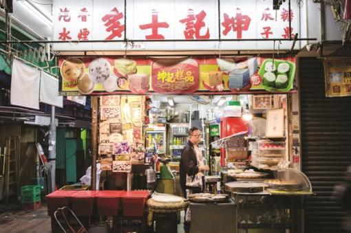 홍콩식 포장마차 형태의 노천식당인 다이파이동의 전형적인 모습. 저렴한 가격으로 현지 미식을 즐길 수 있는 가성비, 가심비를 모두 만족하는 곳이다.
사진: 이채널 노는브로 제공