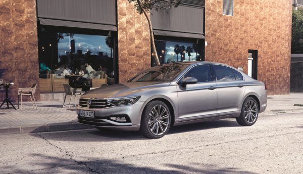 2022년형 파사트 GT(사진)는 통합 운전자 보조시스템인 ‘IQ.드라이브’와 한국형 내비게이션 시스템 등 소비자 선호 사양을 추가해 상품성을 높였다. 사진제공｜폭스바겐코리아