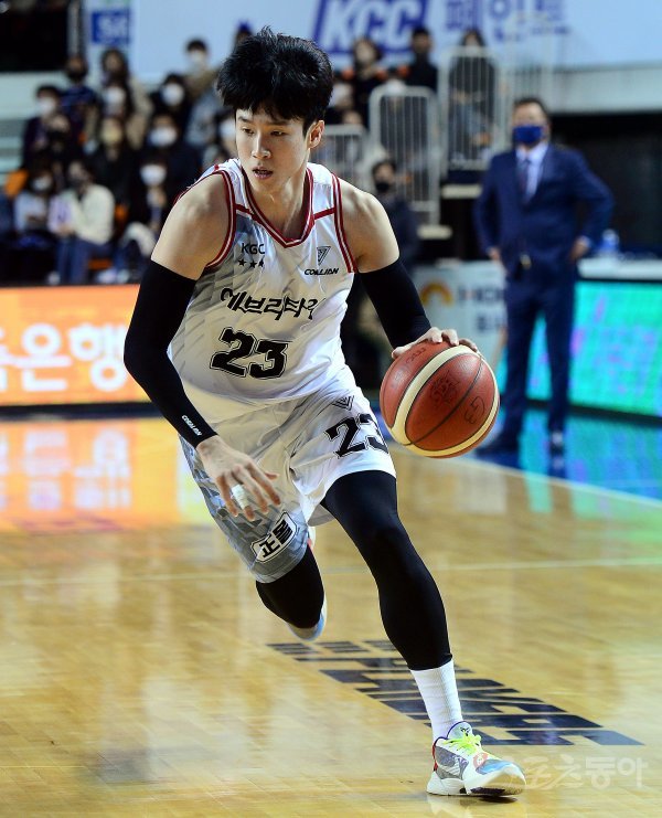 2022년 1월 23일 전북 전주실내체육관에서 열린 ‘2021-2022 정관장 프로농구’ 안양 KGC 전성현. 전주 | 김민성 기자 marineboy@donga.com