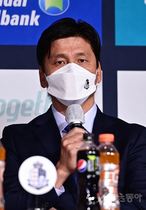 15일 서울 용산구 백범김구기념관에서 열린 ‘하나원큐 K리그2 2022 개막 미디어데이’에서 서울 이랜드 정정용 감독이 출사표를 말하고 있다. 용산 | 주현희 기자 teth1147@donga.com