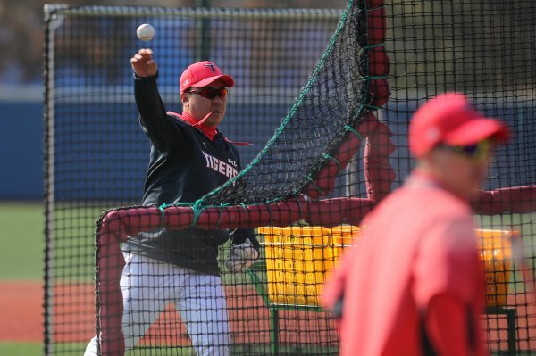 이범호 KIA 타격코치는 “모든 선수들이 4번타자를 할 수 있게 만드는 것”을 자신의 임무로 생각한다. 2017년 우승 당시의 막강타선을 재현하겠다는 의지다. 사진제공 | KIA 타이거즈