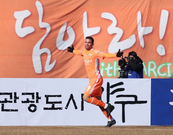 강원FC 디노 이슬라모비치. 사진제공 | 한국프로축구연맹