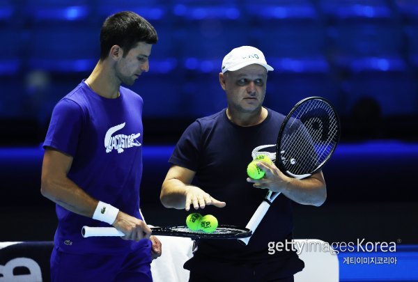 조코비치(왼쪽)와 바이다 코치는 15년간 호흡을 맞추며 20개의 그랜드슬램 타이틀을 합작했다. 사진=게티이미지코리아.