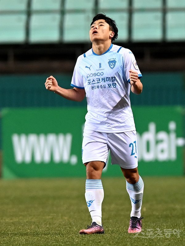 2일 전북 전주월드컵경기장에서 열린 ‘하나원큐 K리그1 2022’ 전북 현대와 포항 스틸러스의 경기에서 포항 정재희가 골을 넣은 뒤 환호하고 있다. 전주 | 김민성 기자 marineboy@donga.com