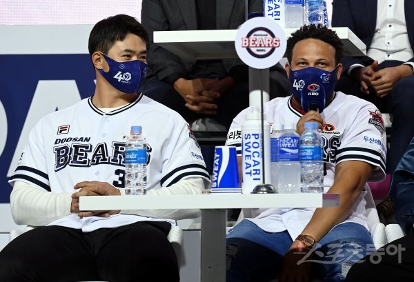 31일 서울 그랜드 하얏트호텔에서 ‘2022 신한은행 SOL KBO리그‘ 미디어데이가 열렸다. 두산 페르난데스가 취재진의 질문에 답하고 있다. 김민성 기자 marineboy@donga.com