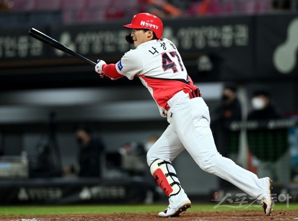 6일 광주기아챔피언스필드에서 ‘2022 신한은행 SOL KBO리그’ KIA 타이거즈와 한화 이글스의 경기가 열렸다. 6회말 1사 1, 3루에서 KIA 나성범이 2타점 2루타를 날리고 있다. 광주 | 김민성 기자 marineboy@donga.com