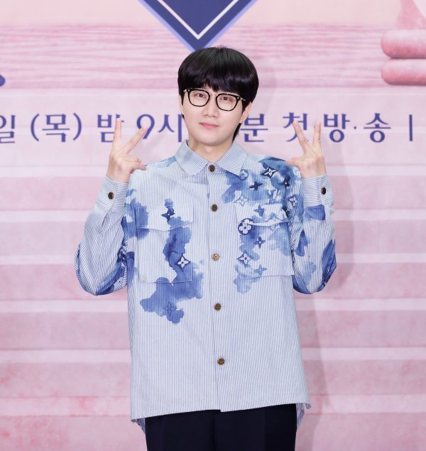 방송인 이용진이 방송가의 ‘핫 루키’로 떠오르고 있다. 엠넷 ‘퀸덤2’ 등 방송프로그램부터 ‘터키즈 온더 블럭’ 등 유튜브 콘텐츠까지 다양한 플랫폼에서 활약을 펼치고 있다. 사진제공｜엠넷