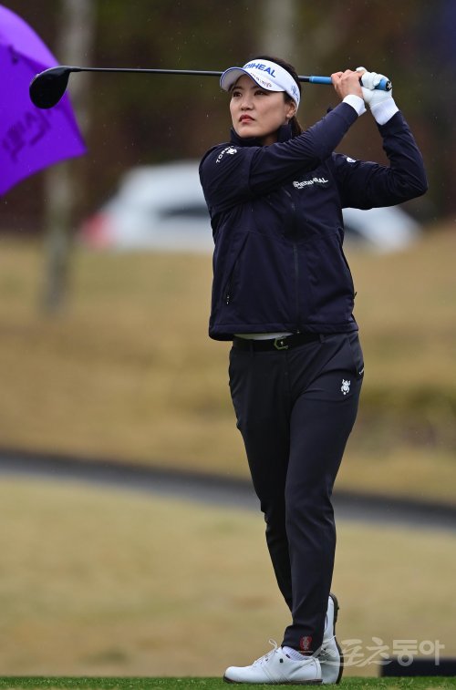 14일 경기도 여주 페럼클럽에서 열린 KLPGA ‘메디힐-한국일보 챔피언십’ 10번홀에서 유소연이 티샷을 날리고 있다. 여주 | 주현희 기자 teth1147@donga.com