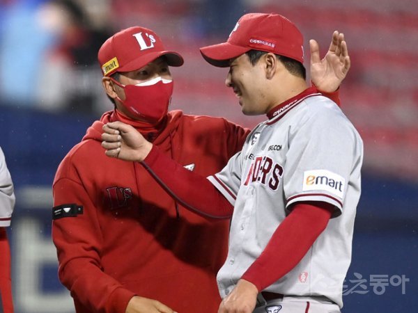 SSG 김원형 감독(왼쪽)과 김택형. 스포츠동아DB