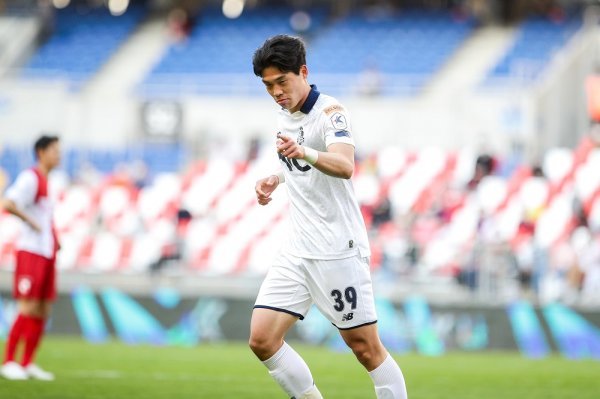 17일 부산 아이파크 원정경기에서 프로 데뷔골을 터트린 뒤 기뻐하는 서울 이랜드 공격수 정성호. 사진제공 | 서울 이랜드