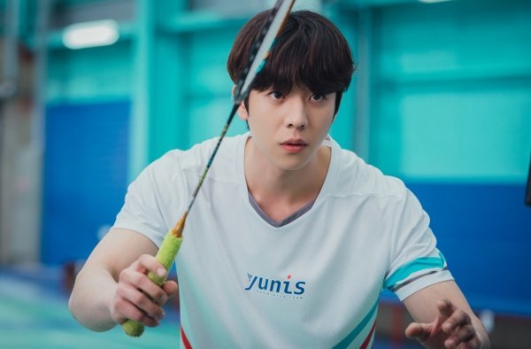 방송가가 스포츠를 주목하고 있다. 스포츠를 메인 소재로 내세운 새 예능프로그램과 드라마가 쏟아지고 있다. 사진은 채종협 주연의 KBS 2TV 새 드라마 ‘너에게 가는 속도 493km’의 한 장면. 사진제공｜KBS