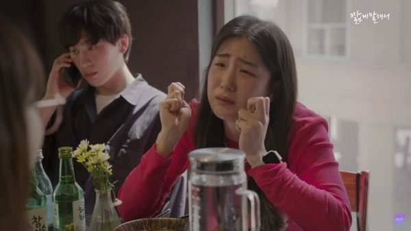 “내 이야기” 2030세대의 폭발적인 반응을 이끌어내고 있는 유튜브 드라마 ‘짧은대본’의 한 장면. 사진제공|‘짧은대본’ 캡처