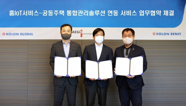 한춘식 코오롱글로벌 상무, 박재철 이지스엔터프라이즈 상무, 안진수 코오롱글로벌 상무(왼쪽부터). 사진제공|코오롱글로벌
