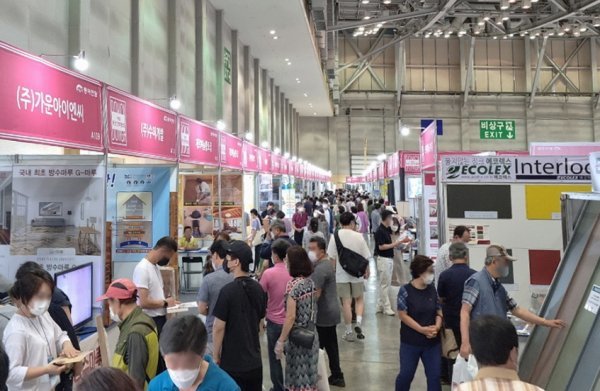 동아전람 주최 박람회장을 방문한 관람객들. 사진제공｜동아전람