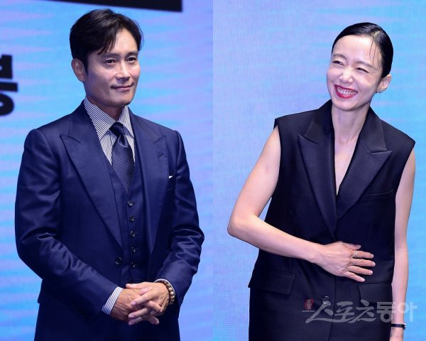 ‘흥행 파워’를 자랑하는 이병헌(왼쪽)과 전도연이 8월 개봉예정인 영화 ‘비상선언’으로 관객과 만난다. 두 사람은 20일 오전
서울 소공동 웨스틴조선에서 열린 제작보고회에서 포즈를 취하고 있다. 김민성 기자 marineboy@donga.com