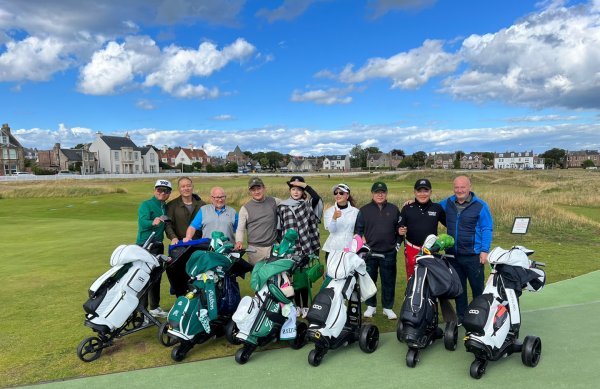 디오픈 참관단 참가자들이 걸레인GC에서 라운드를 한 뒤 기념 촬영을 하고 있다. 사진제공 | 퍼시픽링스 코리아