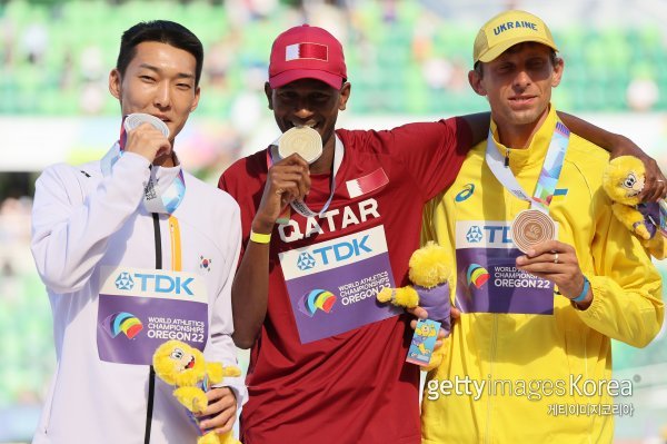 왼쪽부터 우상혁(은)-무타즈 에사 바심(금)-안드리 프로첸코(동).사진=게티이미지코리아.