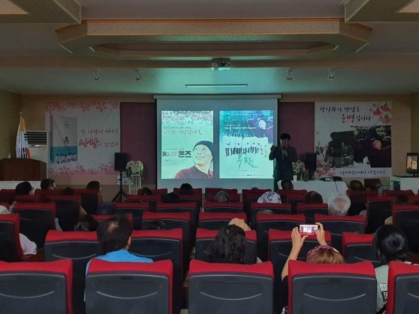 7월 23일 양평 지평면 망미1리 마을회관에서 열린 구수환 감독의 북 콘서트, 사진제공 이태석재단