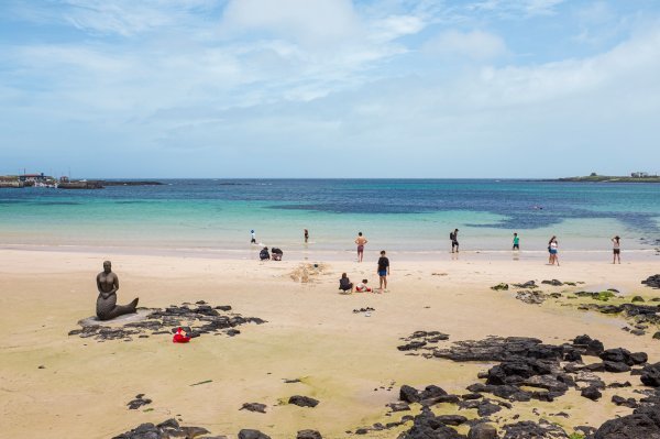 제주 우도 하고수동해수욕장에서 피서를 즐기는 사람들. 사진제공|한국관광공사