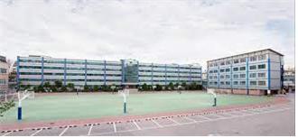 ‘군대식 체육수업’에 대한 논란이 일고 있다. 기초체력 단련에 효과가 있는 반면 자율성을 해친다는 단점이 있다. 사진은 야외 체육수업이 진행되는 강서고 운동장. 사진출처=강서고 학생회