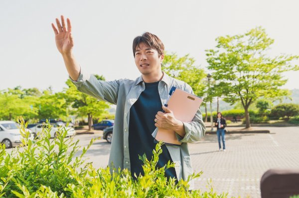 웨이브 오리지널 시리즈 ‘위기의 X’에서 권고사직을 당한 위기의 회사원 역을 맡은 배우 권상우. 사진제공｜웨이브