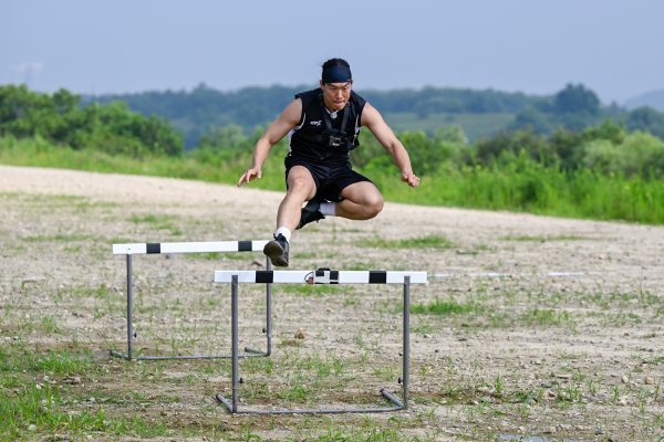 SSU 정해철이 높은 허들을 가뿐하게 뛰어넘고 있다.사진제공 | 채널A