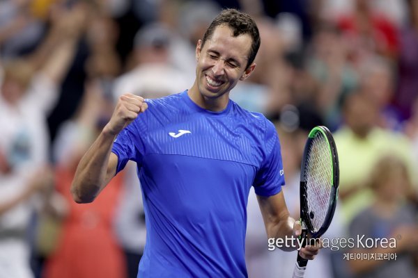 대어를 낚은 다니엘 엘라히 갈란. 사진=게티이미지코리아.