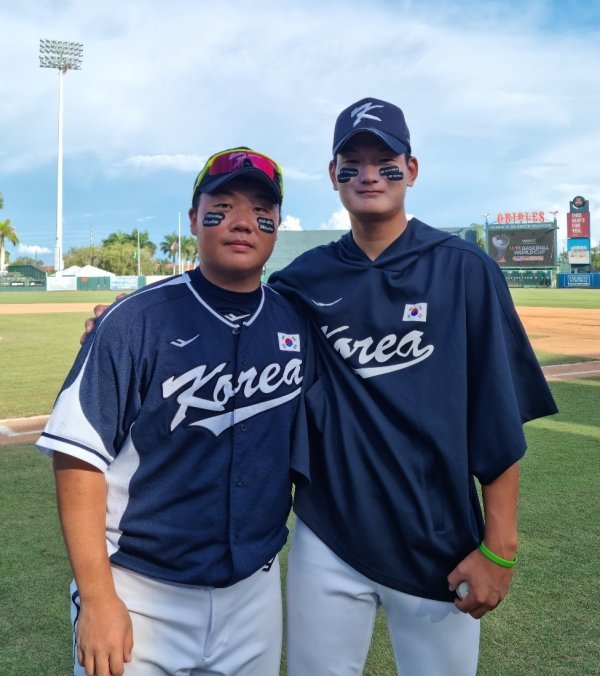 김범석(왼쪽)·김서현. 사진제공｜대한야구협회